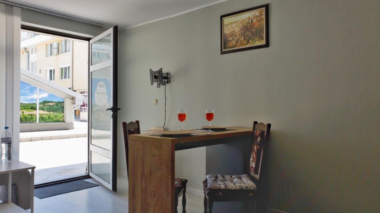 Cozy Studio Near The Park With Huge Verandah. فيليكو ترنوفو المظهر الخارجي الصورة